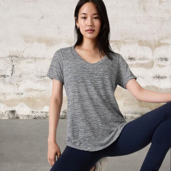 Athleta Tops - Athleta NWT Breezy Heather Scoop V-Neck Tee in Navy Stripe-Size Medium